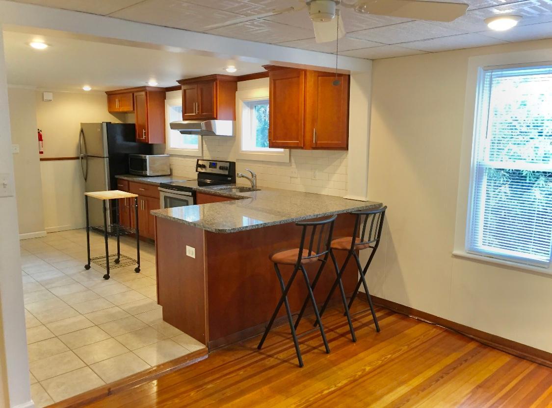 Kitchen with granite countertop - 994 Vine St