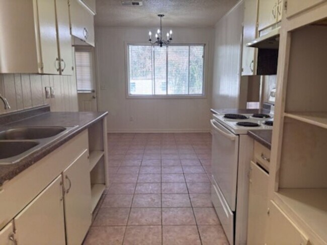 Building Photo - 1456 Glouchester Dr