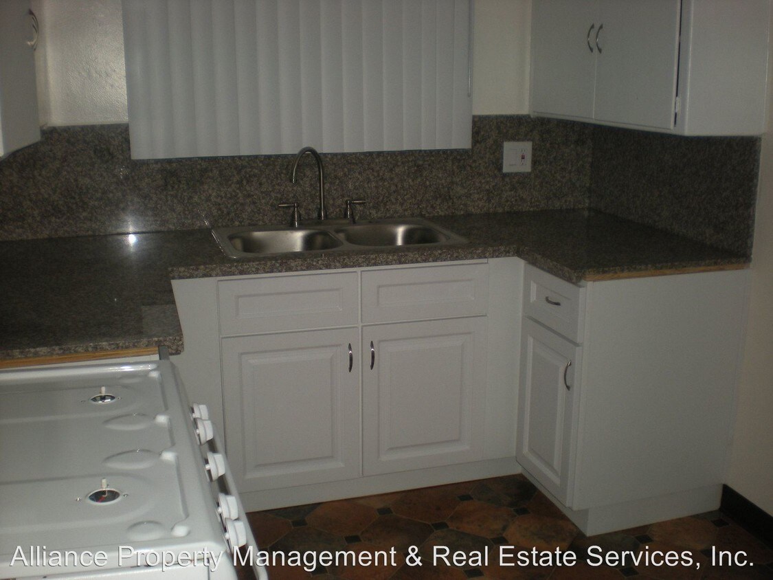 Primary Photo - 1148 W Valencia Dr