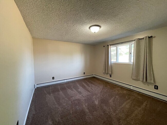 Foto del edificio - 4 BEDROOM 2 BATH SINGLE FAMILY HOME