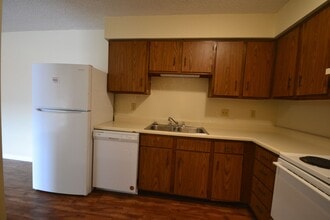 Building Photo - Hollister Apartments