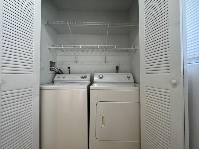 Foto del edificio - 407 Palm Cir E