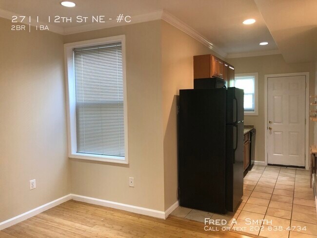 Building Photo - 2 Bedroom Top Floor Unit in Brookland