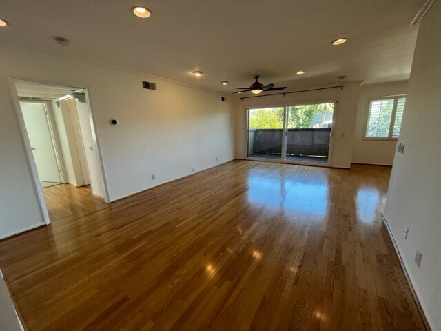 Foto del edificio - 1121 N Olive Dr