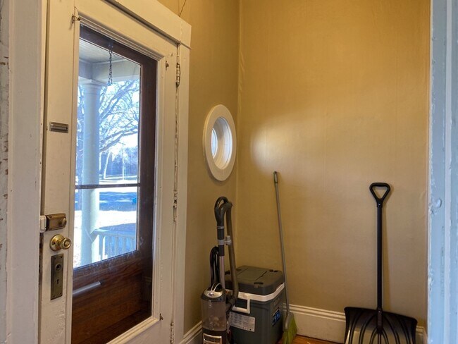 Foto del edificio - STUDENTS WELCOME! Charming Ranch Home w/ B...