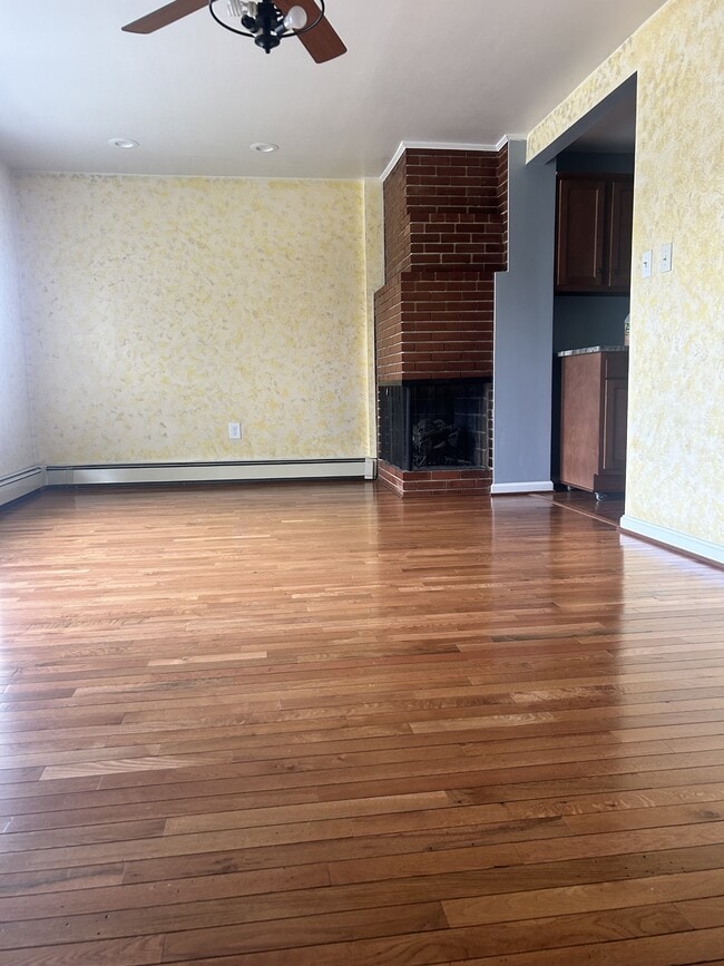 Building Photo - 1403 Dartmouth Rd