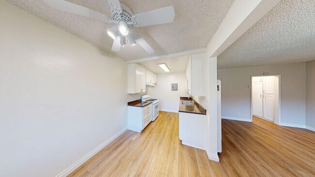Foto del edificio - 6000 Fulton Ave
