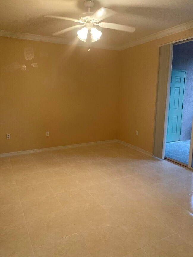 Building Photo - 6678 W Sample Rd