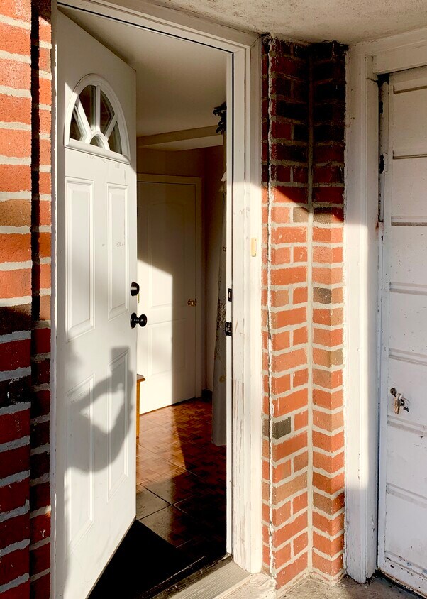 Foto principal - 2328 Jerome Ave