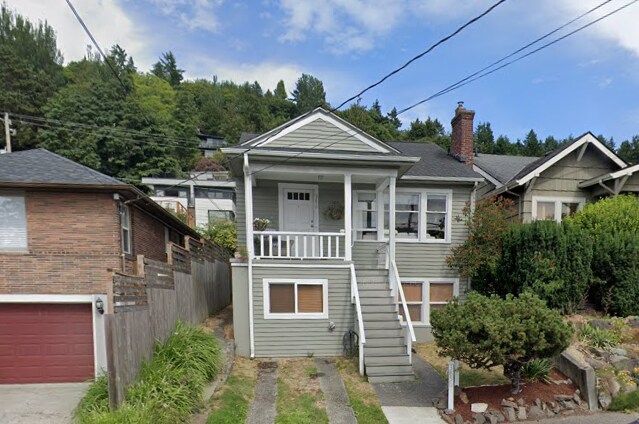Building Photo - 3850 Beach Dr SW