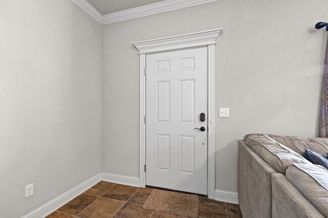 Foto del edificio - Updated 3 Bed | 2.5 Bath Home with Balcony...