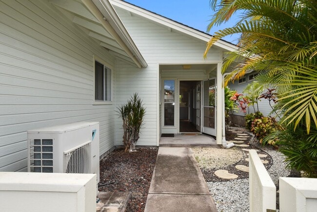Building Photo - ***Pines II 2 Bedroom 2 Bath Fully Furnish...