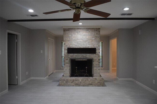 Foto del edificio - 3110 Springhill Dr
