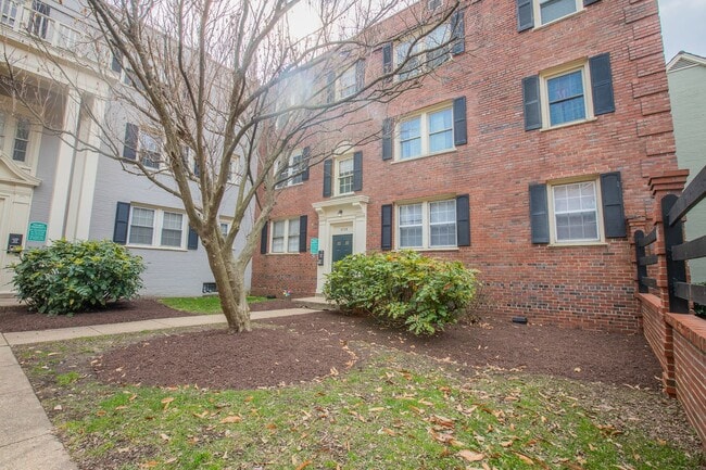 Building Photo - Cozy 2 BR/1 BA Apartment in Fairfax Village!