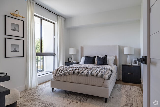 A1 1BR, 1BA - 670SF - Bedroom - Aventura Quattro