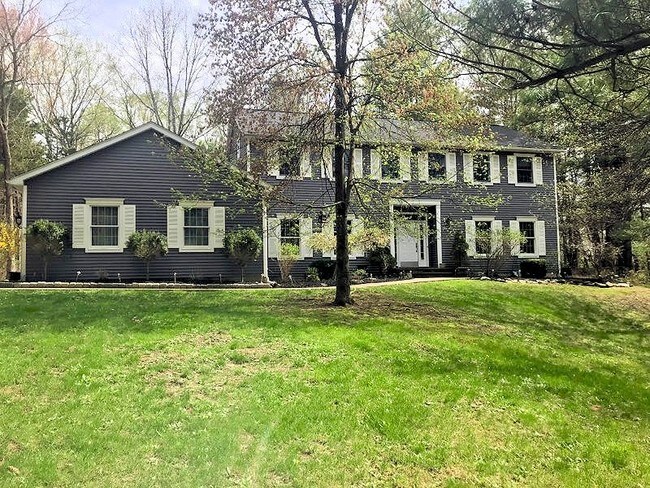 Building Photo - 68 Deer Run