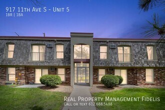 Building Photo - 917 11th Ave S