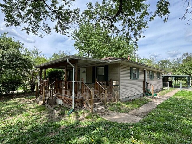 Foto del edificio - 2315 Waneta Ave