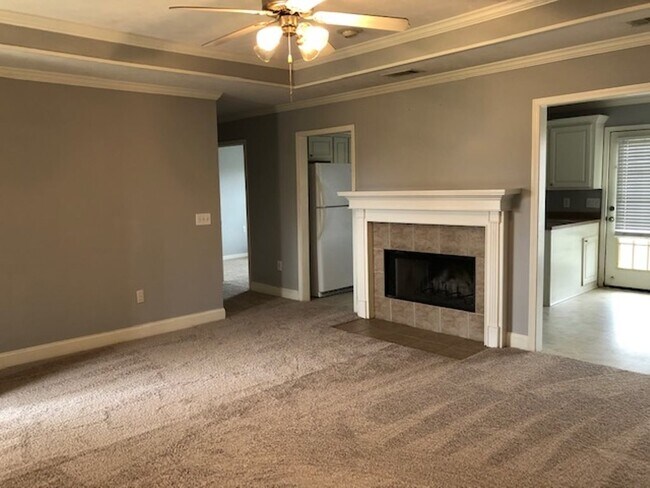 Building Photo - 258 Sunchase Dr