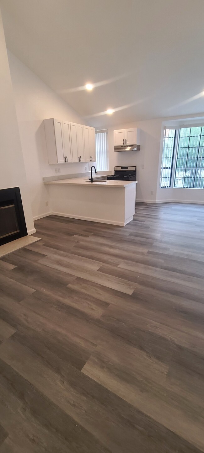 Foto del edificio - 10234 Tujunga Canyon Blvd