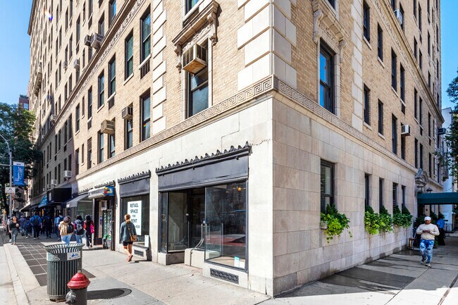 Building Photo - 826-842 Lexington Ave