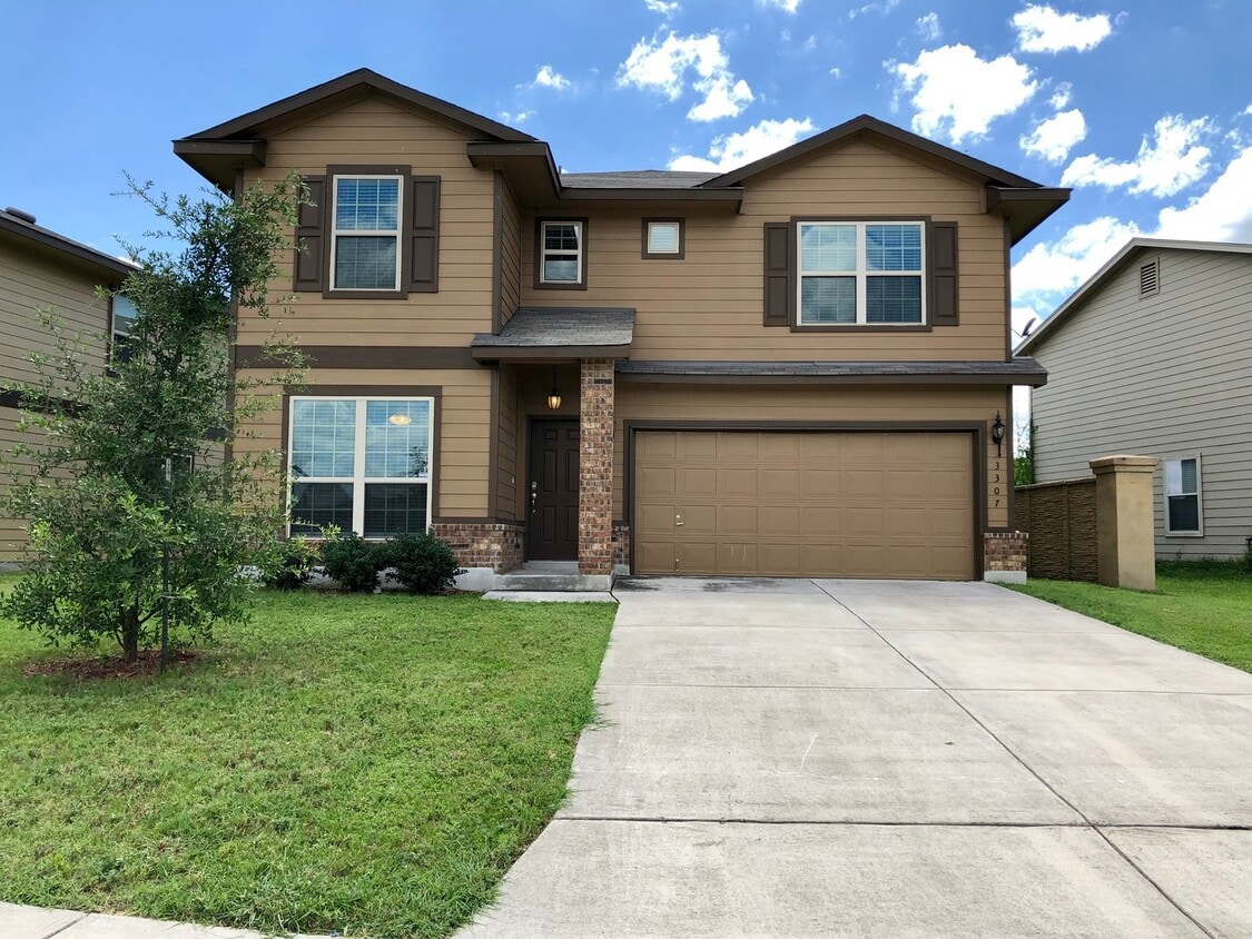 4 Bedroom/2.5 Bath Mesa Creek Subdivision House Rental in San Antonio