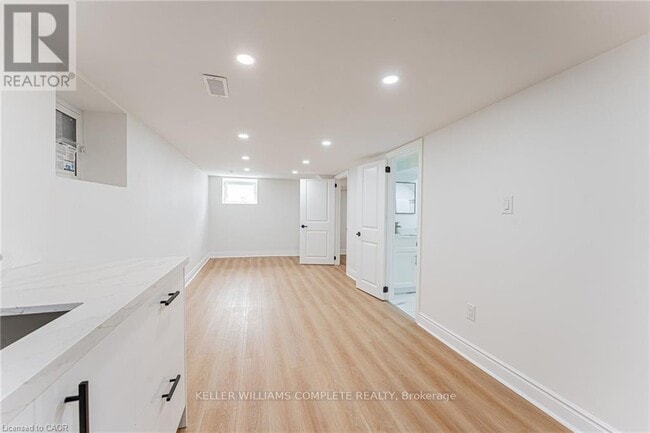 Building Photo - 15 Barnesdale Ave N