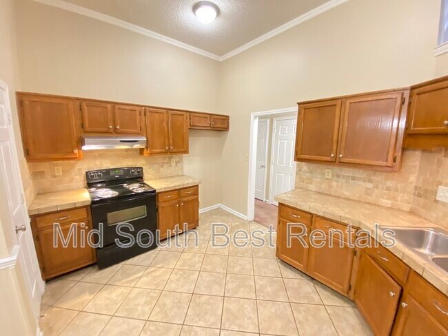 Building Photo - 7850 Meadow Trail Dr