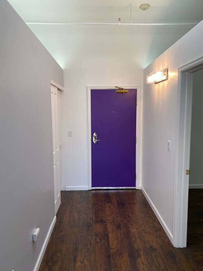 Foto del edificio - 2 Bedroom Downtown Denver Loft w/ Parking Spot! REST OF MAY FREE!