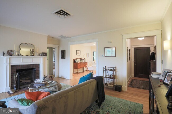 Building Photo - 4300 Roland Ave