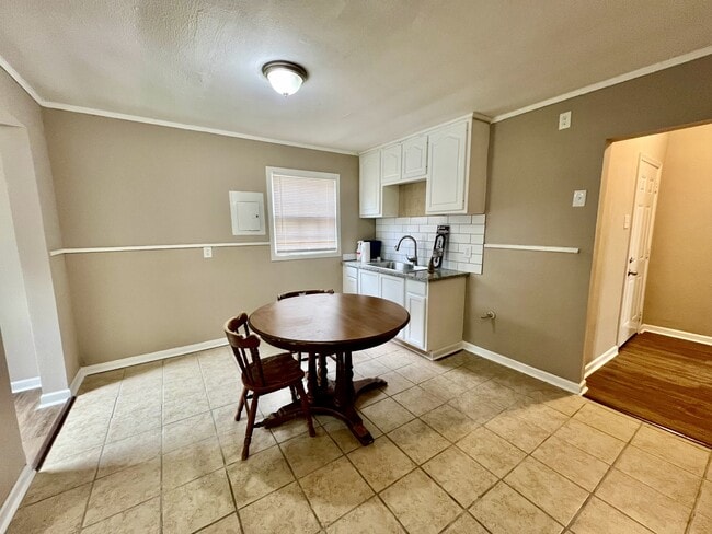 Building Photo - 5152 Enterprise St