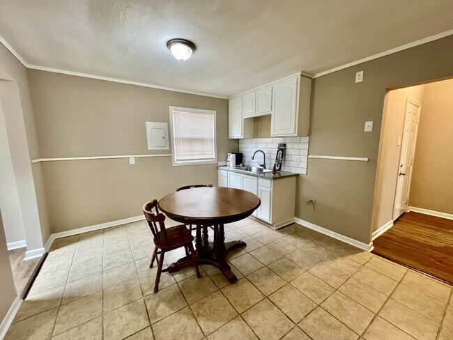 Foto del edificio - 5152 Enterprise St