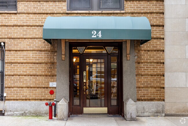 Entrada - 24 W 69th St