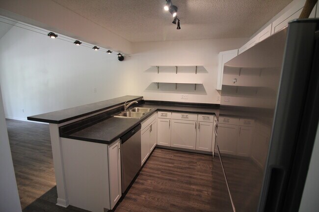 Foto del edificio - 1808 Hollywood Ct