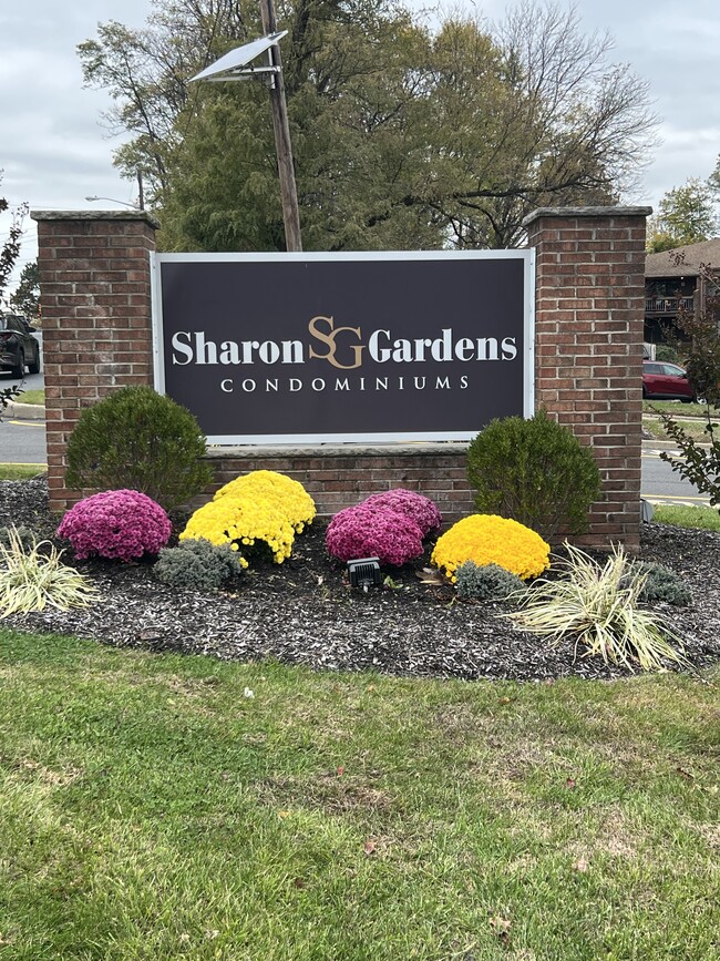 Foto del edificio - 306 Sharon Garden Ct