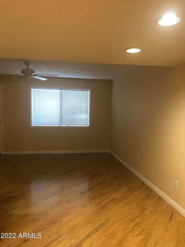 Foto del edificio - 8841 North 8th St