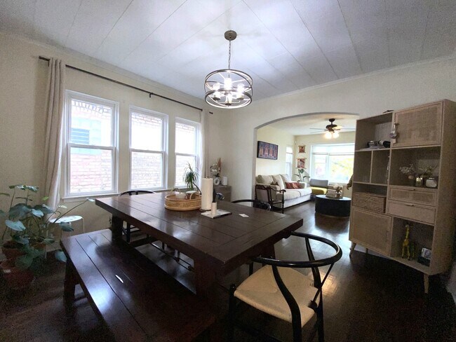 Foto del edificio - 5919 W Warwick Ave