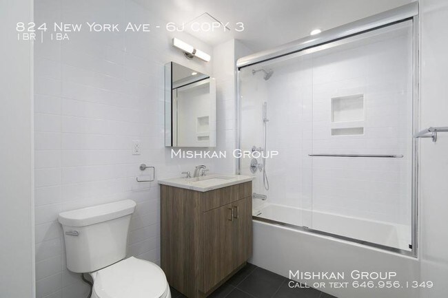 Building Photo - Bright airy studio with condo finishes