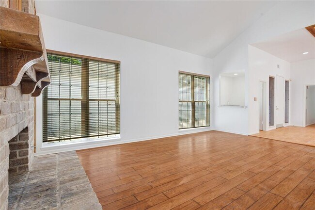 Building Photo - 11114 Midhurst Dr