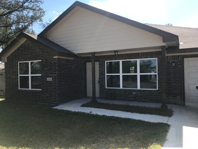 Building Photo - West Lampasas home