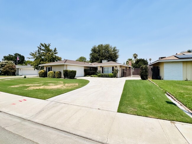 Building Photo - 6212 Friant Dr