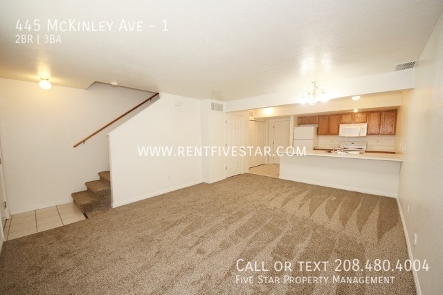 Building Photo - Spacious Townhome With 2 Primary Bedrooms ...