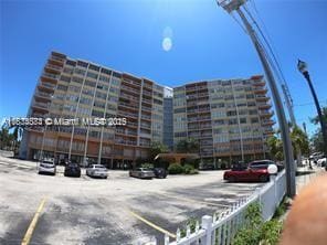 Foto del edificio - 2025 NE 164th St