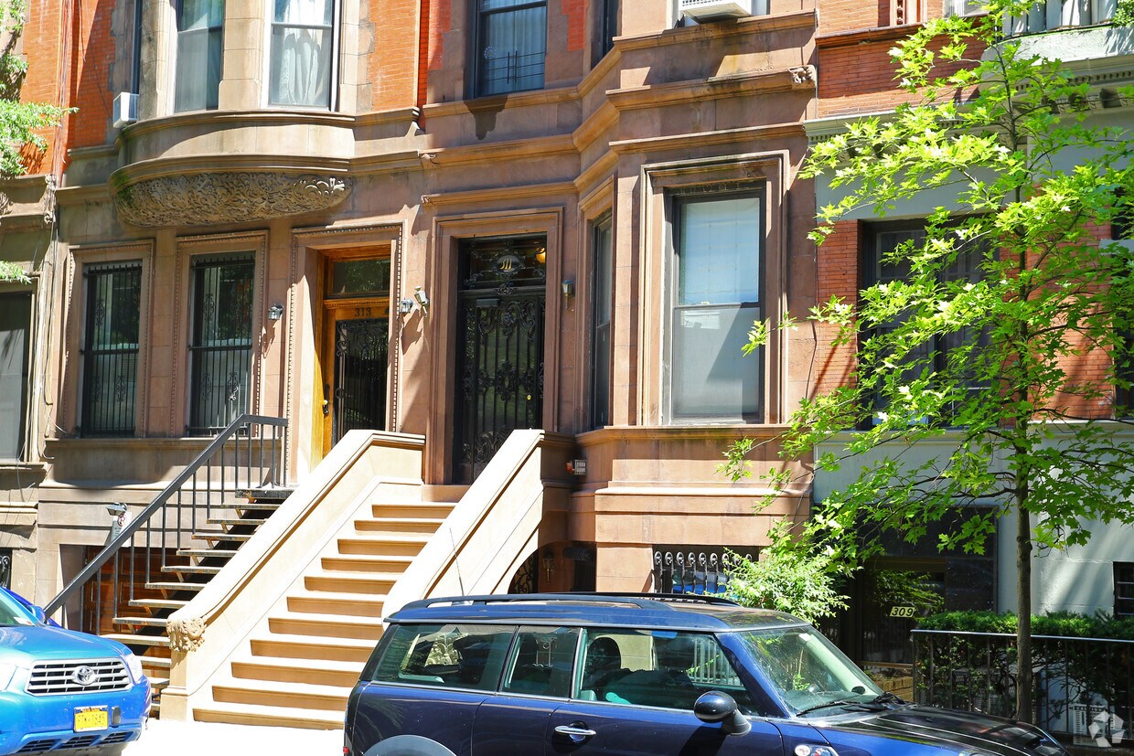 Building Photo - 311 W 76th St
