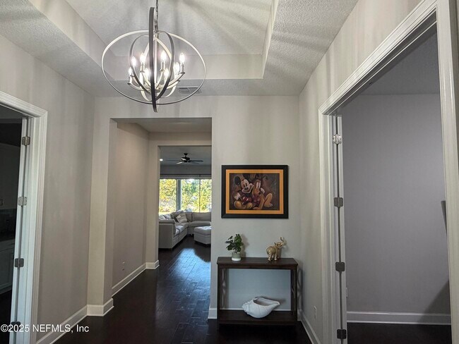 Foto del edificio - 168 Bronson Pkwy