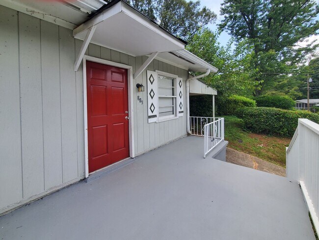 Foto del edificio - COMING SOON: Fantastic 3/1 Bungalow Near Langford Park - Housing Vouchers Accepted