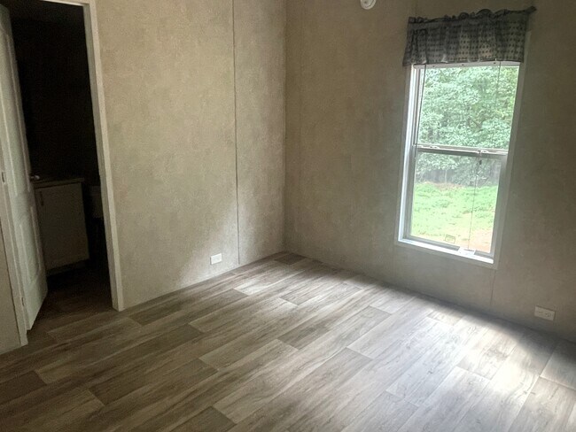 Foto del edificio - 82 Donna Ln
