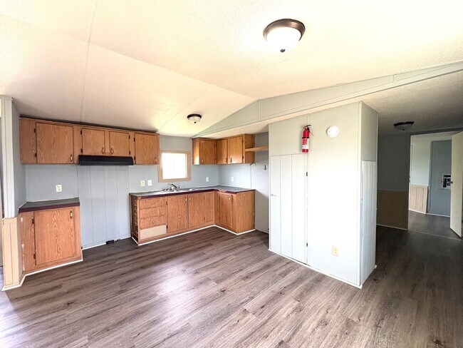 Building Photo - Peaceful 3BR - 2BR In Tompkinsville!