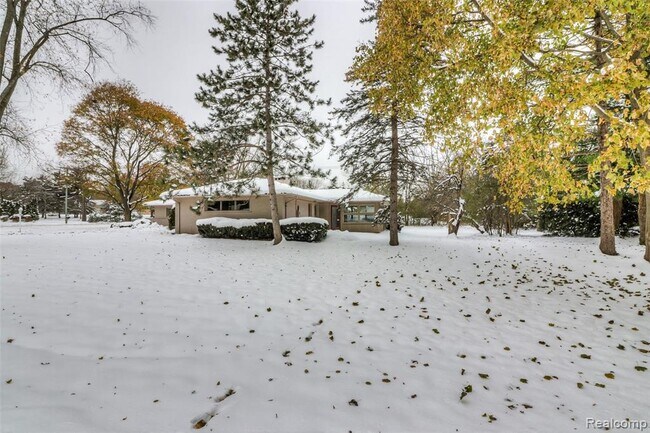 Building Photo - 5515 Westwood Ln
