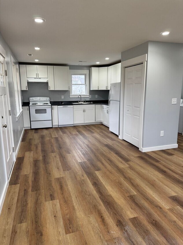 Foto principal - 913 E Myrtle Ave